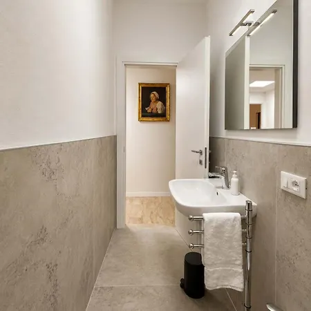 Petrarca's House A104 By Larihome